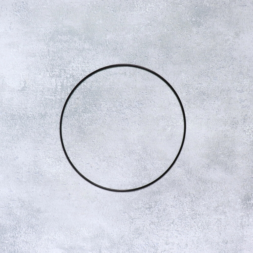 Kovový dekorační kruh 18 cm černý – základ pro moderní a elegantní dekorace